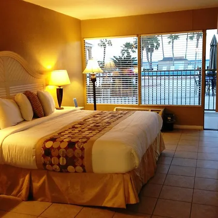 Monroe'S On The Lake Hotel & Banquet Hall-2